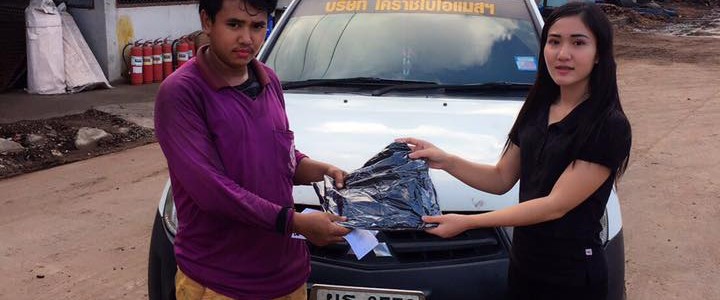 KBPแจกเสื้อดำเพื่อไว้ทุกข์